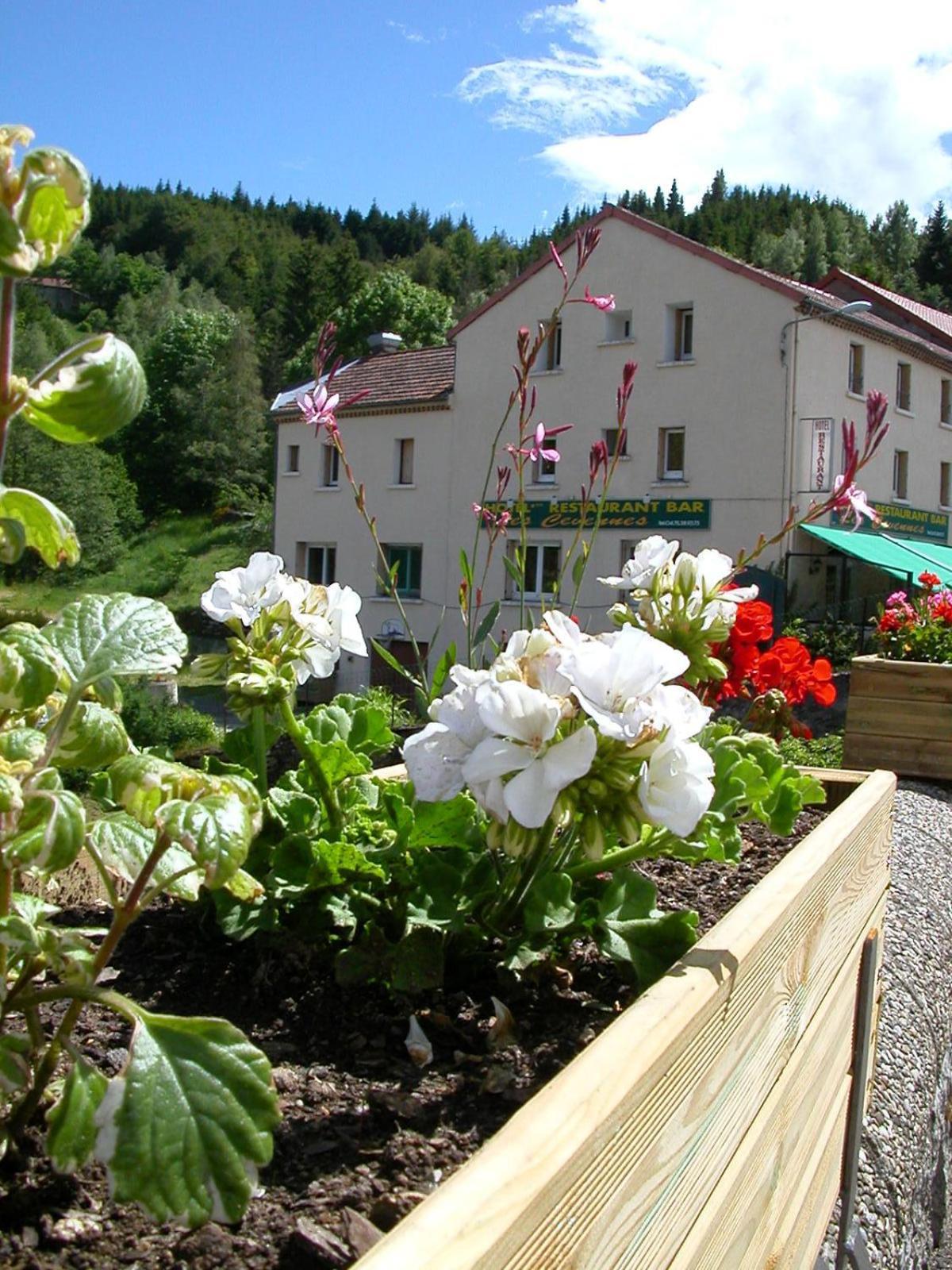 Logis Hotel Restaurant Les Cevennes Saint-Cirgues-en-Montagne Exterior foto