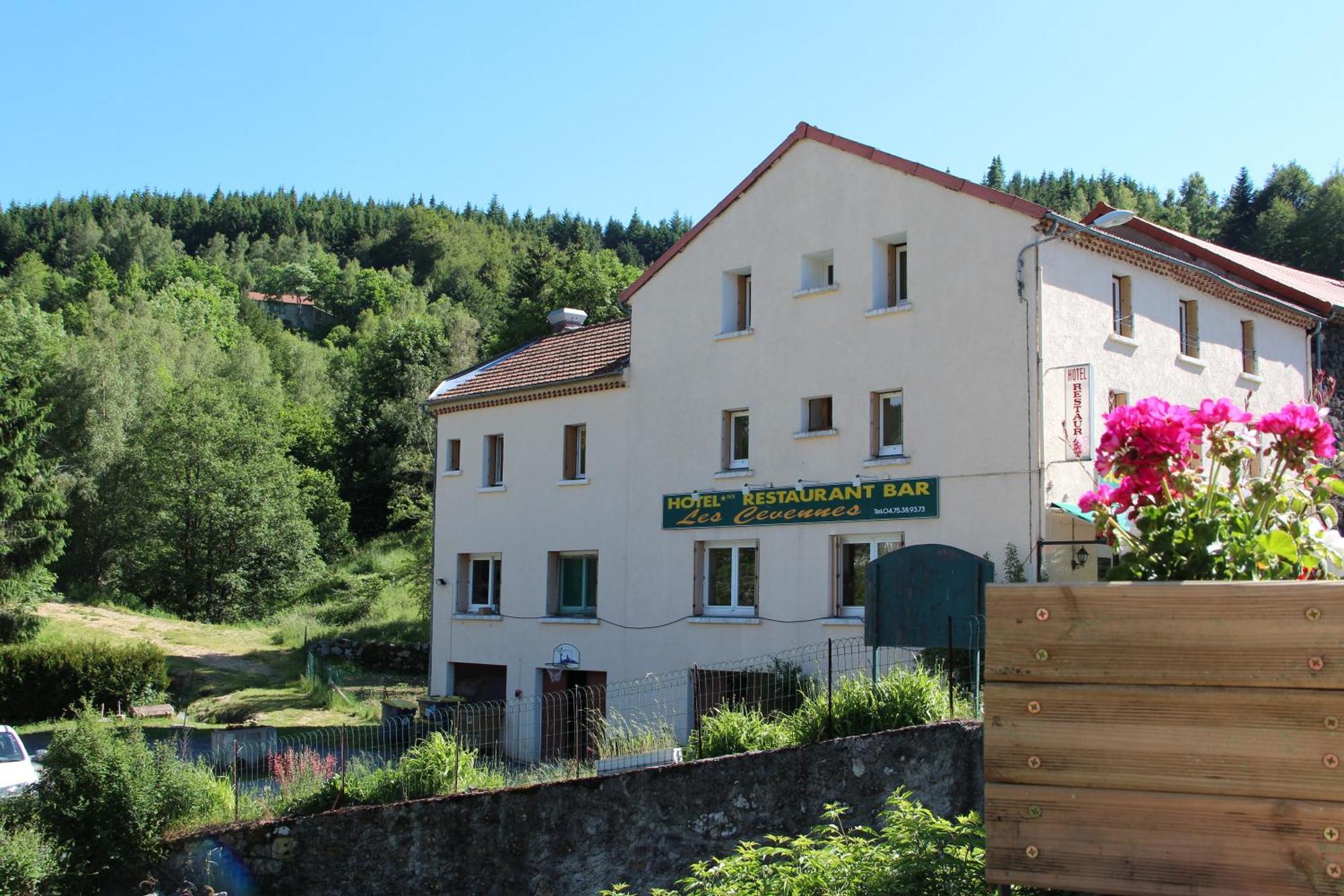 Logis Hotel Restaurant Les Cevennes Saint-Cirgues-en-Montagne Exterior foto